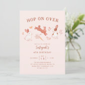 Invitation Hop On Over Bunny Girl Birthday Party (Debout devant)