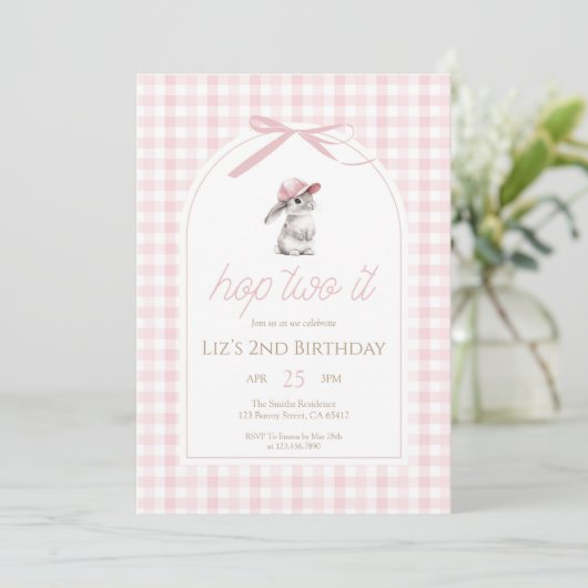 Invitation Hop Two It Rose Gingham Lapin 2e Anniversaire (Debout devant)