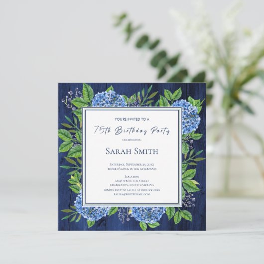 Invitation Hydrangeas Blue Rustic Wood 75e anniversaire (Debout devant)