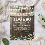 Invitation I FAIRE BBQ Rustic Engagement Parti Vert<br><div class="desc">Invitations rustiques "I DO BBQ" couple de fiançailles mettant en vedette un arrière - plan de tonneau en bois de grange de pays,  des lampes à cordes scintillantes,  verdure botanique feuillage aquarelle,  anneau fiançailles mariage,  votre monogramme et un couple de douche modèle facile à personnaliser.</div>