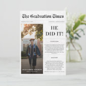 Invitation Il L'A Fait 2025 Graduation Budget Journal Photo (Debout devant)