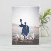 Invitation Il L'A Fait Moderne Script Photo Graduation (Debout devant)