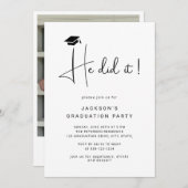 Invitation Il L'A Fait Script Minimal Photo Graduation (Devant / Derrière)