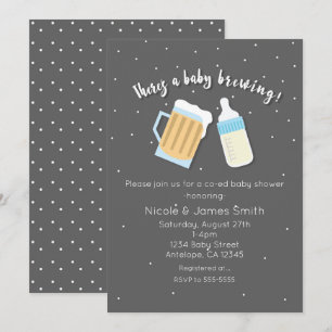 Invitation Il y a un bébé brassant des mugs de bière Douche C