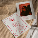 Invitation Illustration Cheers To Thirty 30th Photo Birthday<br><div class="desc">Si vous cherchez une invitation unique à 30e anniversaire élégante et facile à éditer, celle-ci est parfaite pour vous. Comme vous le voyez, il présente un script écrit à la main rouge avec des CHEERS fantaisistes à TRENTE sur un arrière - plan blanc. Avec une fille colorée dessinée à la...</div>