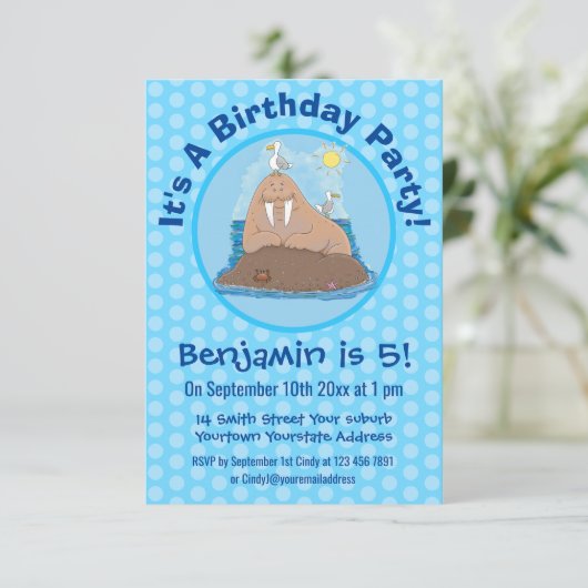 Invitation Illustration drôle de morse joyeux (Debout devant)