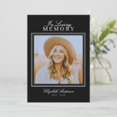 Invitation In Love Memory Élégant Script & Photo Memorial (Debout devant)