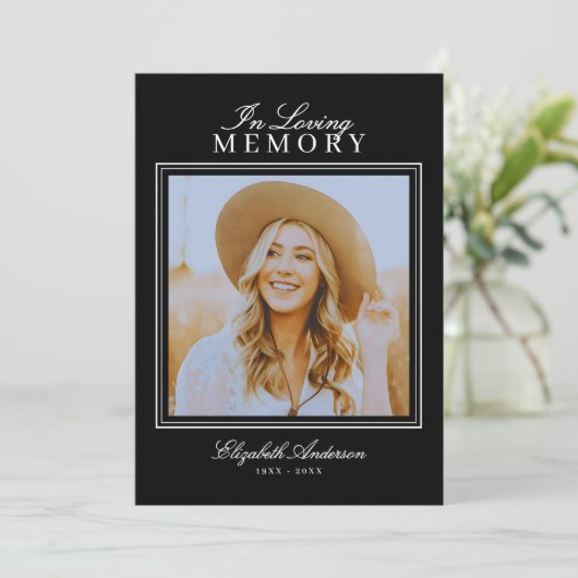 Invitation In Love Memory Élégant Script & Photo Memorial (Debout devant)