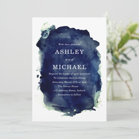 Invitation Indigo Midnight Blue Paint Splash & White Mariage (Debout devant)