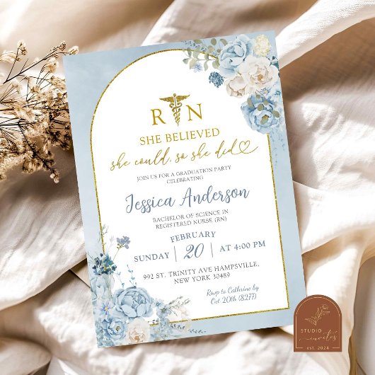 Invitation Infirmière Dusty Blue Floral Graduation