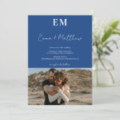 Invitation Initiales bleu simple 2 photos qr mariage (Debout devant)