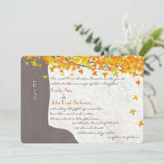Invitation Initiales De L'Arbre D'Automne Dans Le Tronc Feuil (Debout devant)