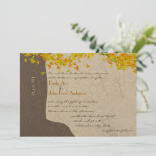 Invitation Initiales De L'Arbre D'Automne Dans Le Tronc Feuil