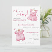 Invitation It's Twins Pink Script Baby Dresses (Debout devant)