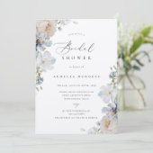 Invitation Jardin bleu poussiéreux Fête des mariées fleurie (Debout devant)