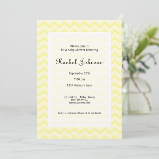 Invitation jaune de baby shower de Chevron (Debout devant)