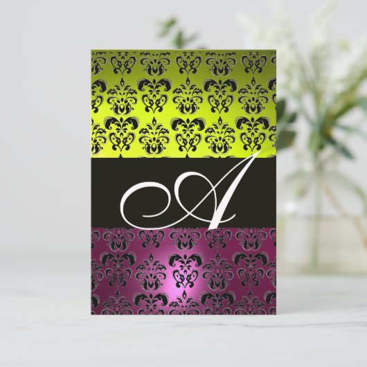 Invitation JAUNE ROSE VIOLET NOIR DAMASK MONOGRAM fuchsia (Debout devant)