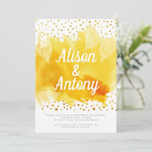 Invitation Jaune typographie or confetti mariage (Debout devant)