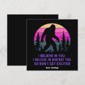 Invitation Je crois en Bigfoot ne deviens pas trop excité drô (Devant / Derrière)