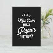 Invitation Je ne peux pas rester calme c'est l'anniversaire d (Debout devant)