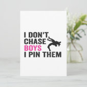 Invitation Je ne poursuis pas les garçons je les épingle Drôl (Debout devant)