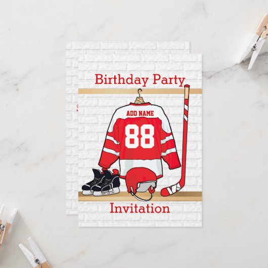 Invitation Jersey d'anniversaire de hockey sur glace rouge et (Devant/Arrière en situation)