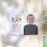 Invitation Jetons-le Ninja Warrior Karate Photo Anniversaire<br><div class="desc">Préparez-vous à une fête d'anniversaire sur le thème du ninja. Cette conception dynamique présente une aquarelle captivante illustration de trois petits ninjas, qui frappent chacun leur pose d'arts martiaux préférés, émergeant d'une explosion de fumée, ou flottant sur un nuage. Customisez l'invitation en ajoutant une photo personnalisée du garçon d'anniversaire sur...</div>