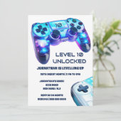 Invitation Jeu contrôleur vidéo jeu au niveau déverrouillé (Debout devant)