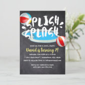 Invitation Jeu d'Anniversaire de la piscine de ChalkBoard (Debout devant)