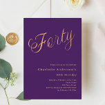 Invitation Jeu d'or violet 40e anniversaire<br><div class="desc">Une invitation design et moderne pour une fête de 40e anniversaire. Un arrière - plan de couleur violette et le mot Quarty écrit avec d'élégantes grandes lettres de script en faux or. Personnalisez et ajoutez un nom et des détails du parti.</div>