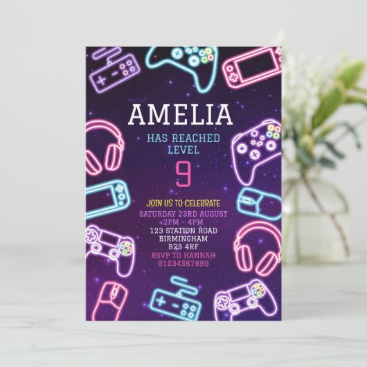 Invitation Jeu vidéo fête d'anniversaire (Debout devant)