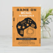 Invitation Jeux Vidéo Moderne Niveau Up Anniversaire Fête (Debout devant)