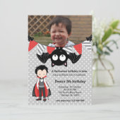 Invitation Joli anniversaire de vampire avec photo (Debout devant)