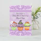 Invitation Joli Baby shower de Cupcakes d'Halloween violet (Debout devant)