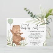 Invitation Joli bébé ours vert or genre neutre douche (Debout devant)