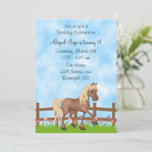 Invitation Joli cheval Brown, clôture et fleurs Anniversaire (Debout devant)