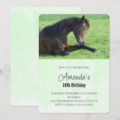 Invitation Joli cheval brun allongé dans l'herbe d'anniversai (Devant / Derrière)