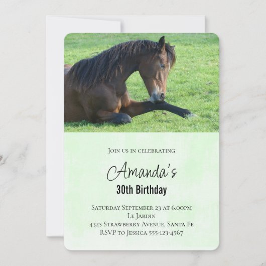 Invitation Joli cheval brun allongé dans l'herbe d'anniversai (Devant)