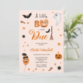 Invitation Joli citrouille Boo Halloween baby shower rose (Debout devant)