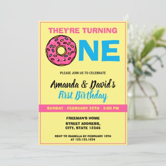 Invitation Joli Donut Kawaii Jaune Joint Twin 1er Anniversair (Debout devant)