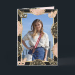 Invitation Joli rose or noir Mascarade Masque Sweet 16<br><div class="desc">Cette jolie et moderne invitation photo d'anniversaire Sweet sixteen thématique est parfait pour la fille d'anniversaire tendance et élégant. Son design magnifique, unique et élégant dépeint une feuille d'or imitation imprimée avec masque de papillon masqué rose vif dessiné à la main sur un simple arrière - plan noir. Ce dessin...</div>