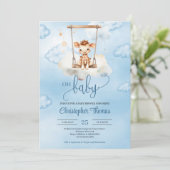 Invitation Jolie girafe d'aquarelle sur balançoire dans le ci (Debout devant)