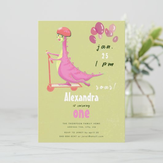 Invitation Jolie Pink Dinosaur Scooter fille Anniversaire (Debout devant)