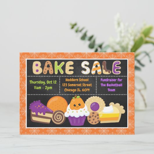 Invitation Jolie vente de gâteaux à l'école d'Halloween (Debout devant)