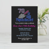 Invitation Joue toujours dans Dirt Gardening 70e fête d'anniv (Debout devant)
