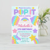 Invitation Jouet Fidget Pop Arc-en-ciel Pastel pour Anniversa (Debout devant)