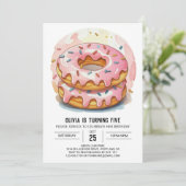Invitation Jour d'anniversaire de la Simple Donuts Moderne (Debout devant)