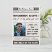 Invitation Journal Anniversaire Avec Photo Breaking News Extr (Debout devant)