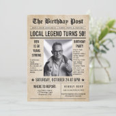 Invitation Journal Anniversaire Nouvelles drôle Hommes humori (Debout devant)