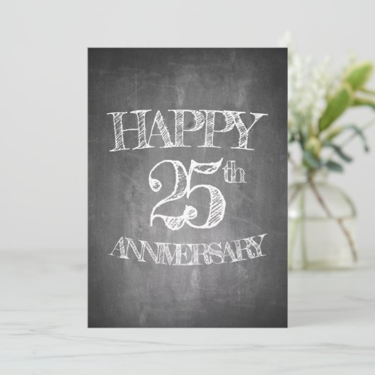 Invitation Joyeux 25e anniversaire sur tableau craie (Debout devant)